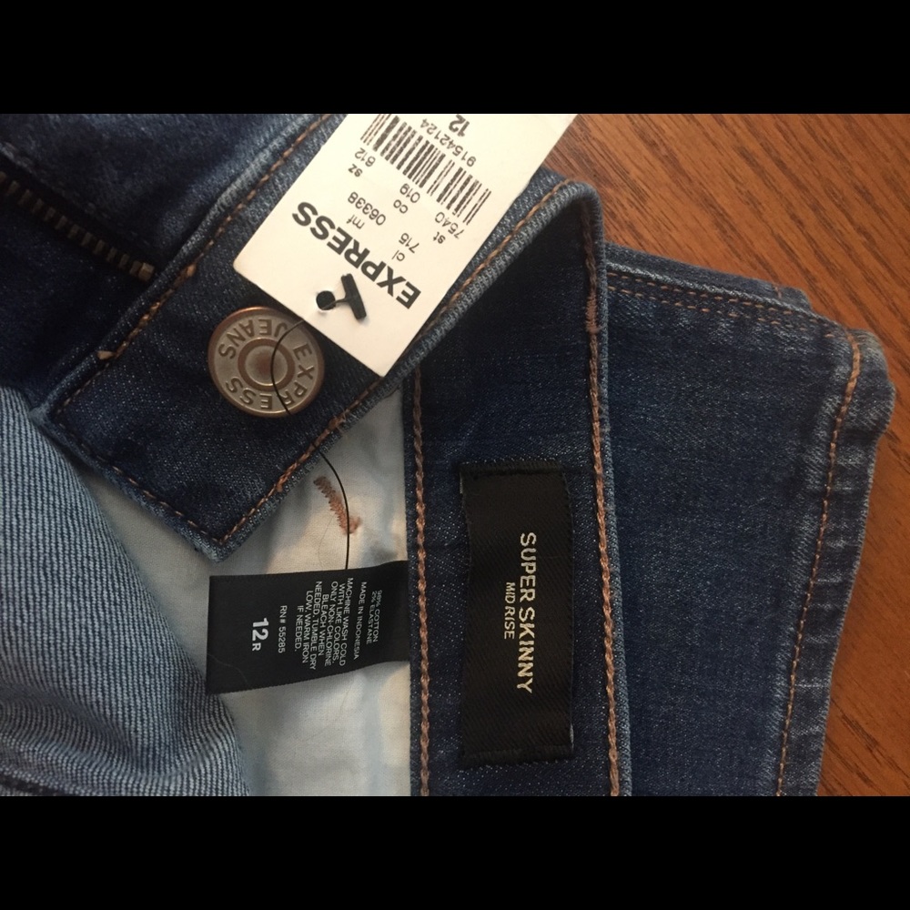 Express Mid-Rise Skinny Jeans!
